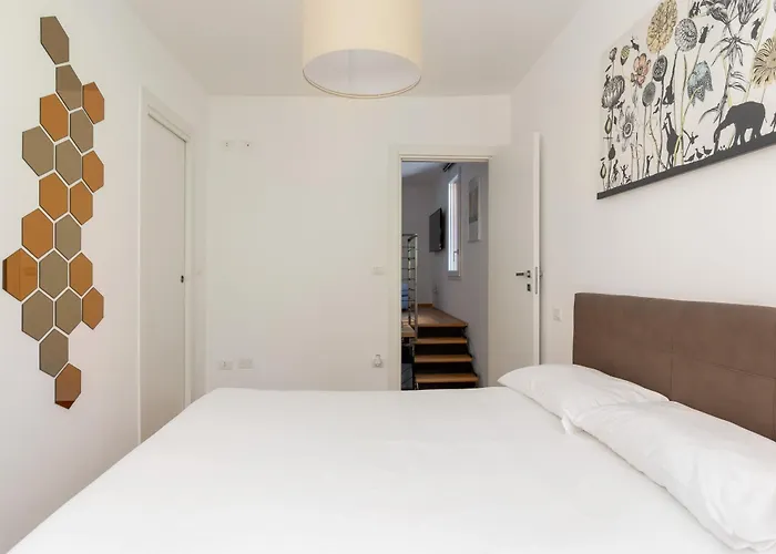 Wild Flower By Wonderful Italy * بولونيا